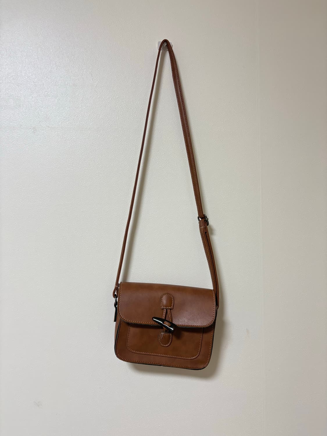 떡볶이 단추 크로스 가죽백 상품이미지1