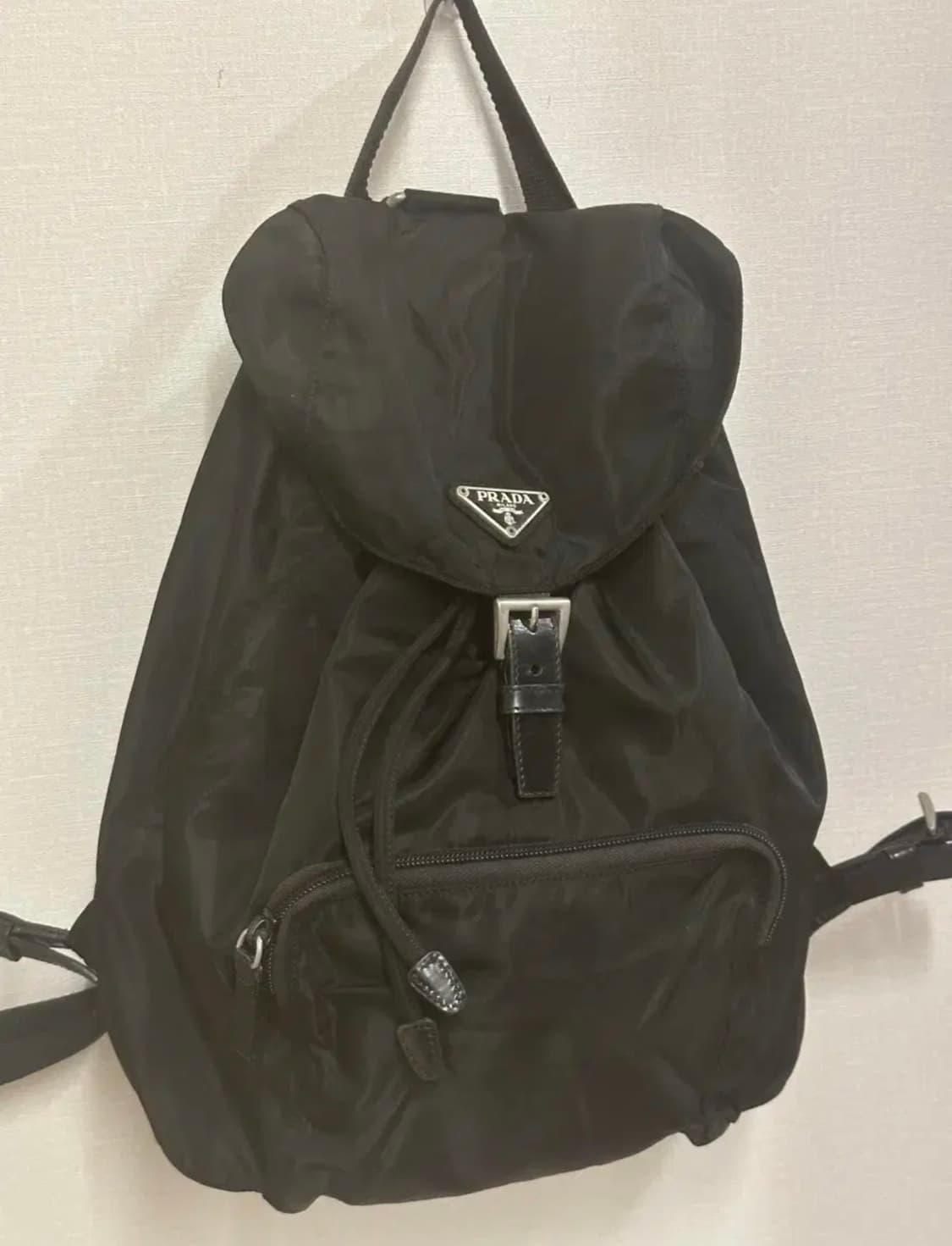 정품 프라다 포코노 나일론 블랙 원포켓 백팩 상품이미지4