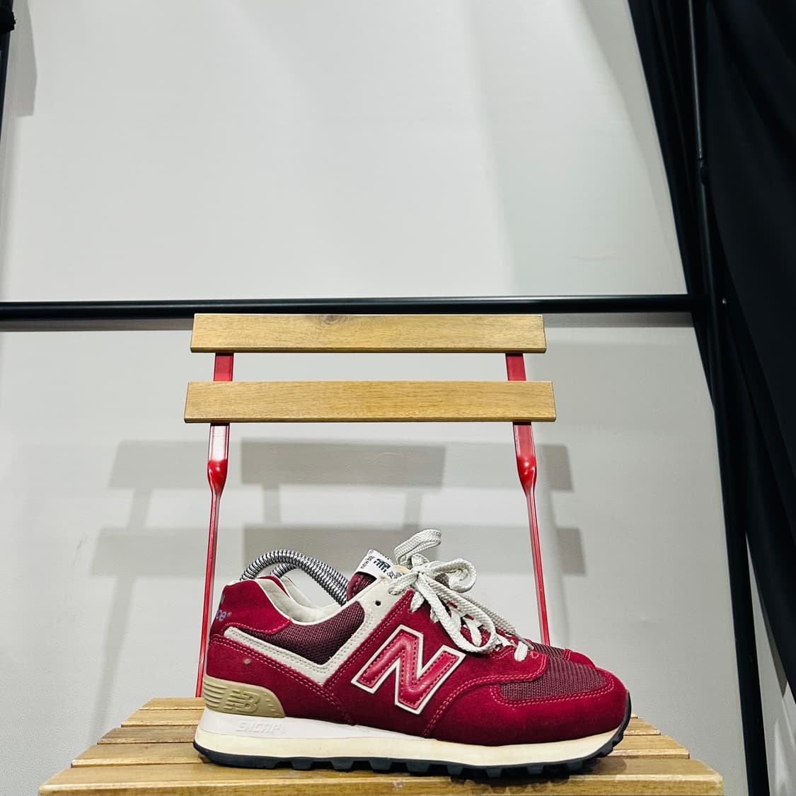 250) 뉴발란스 운동화 남녀 공용 신발 574 레드 스웨이드 상품이미지1