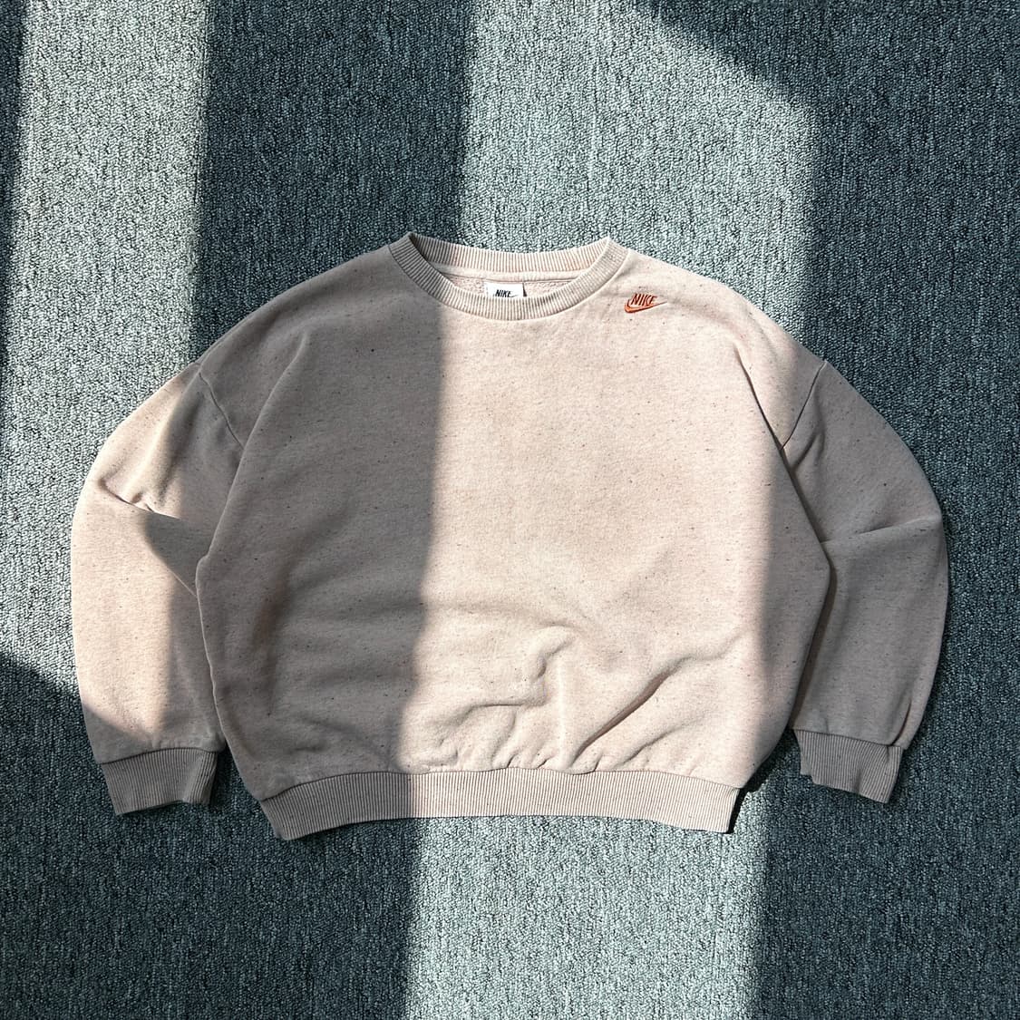 나이키 핑크 빅로고 크롭 맨투맨 상품이미지1