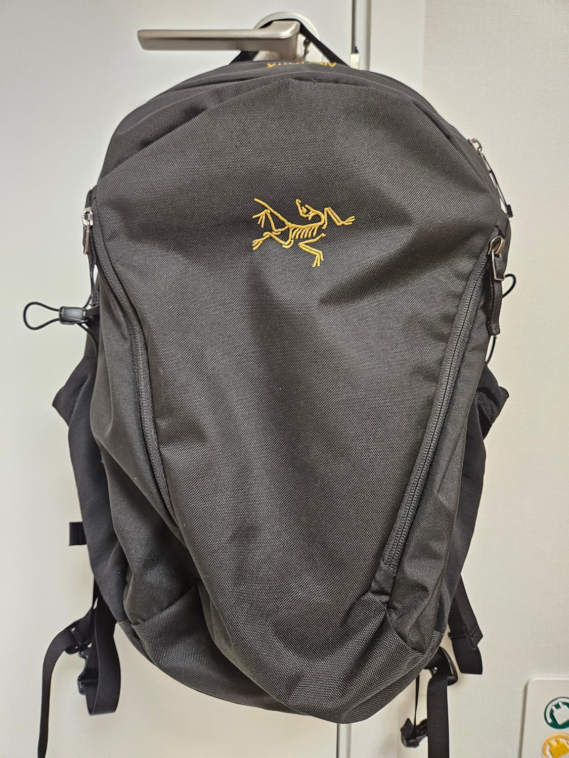 아크테릭스 맨티스 26 블랙 골드 백팩 상품이미지1