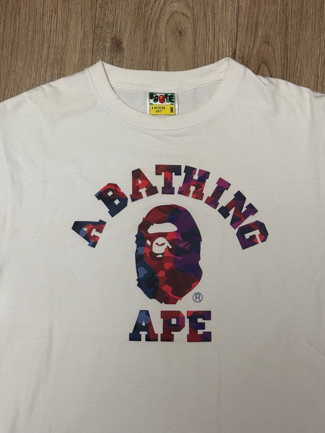 베이프 컬러 카모 컬리지 티셔츠 화이트 레드 상품이미지4