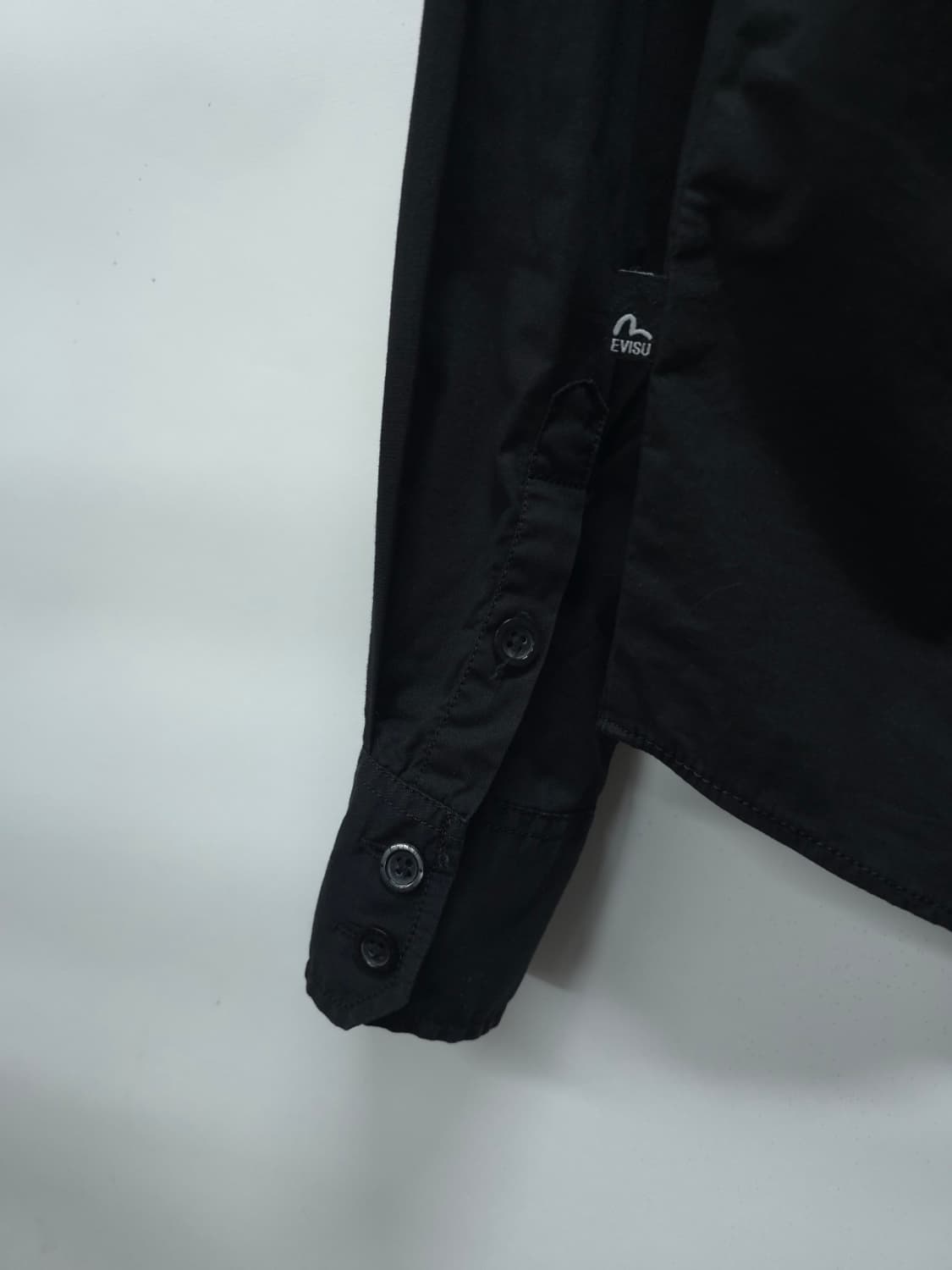 에비수(EVISU) 블랙 포인트자수 스판셔츠 (95) 상품이미지9