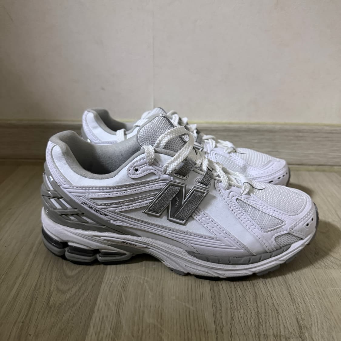 뉴발란스 1906R 화이트 M1906RE (255) 상품이미지2