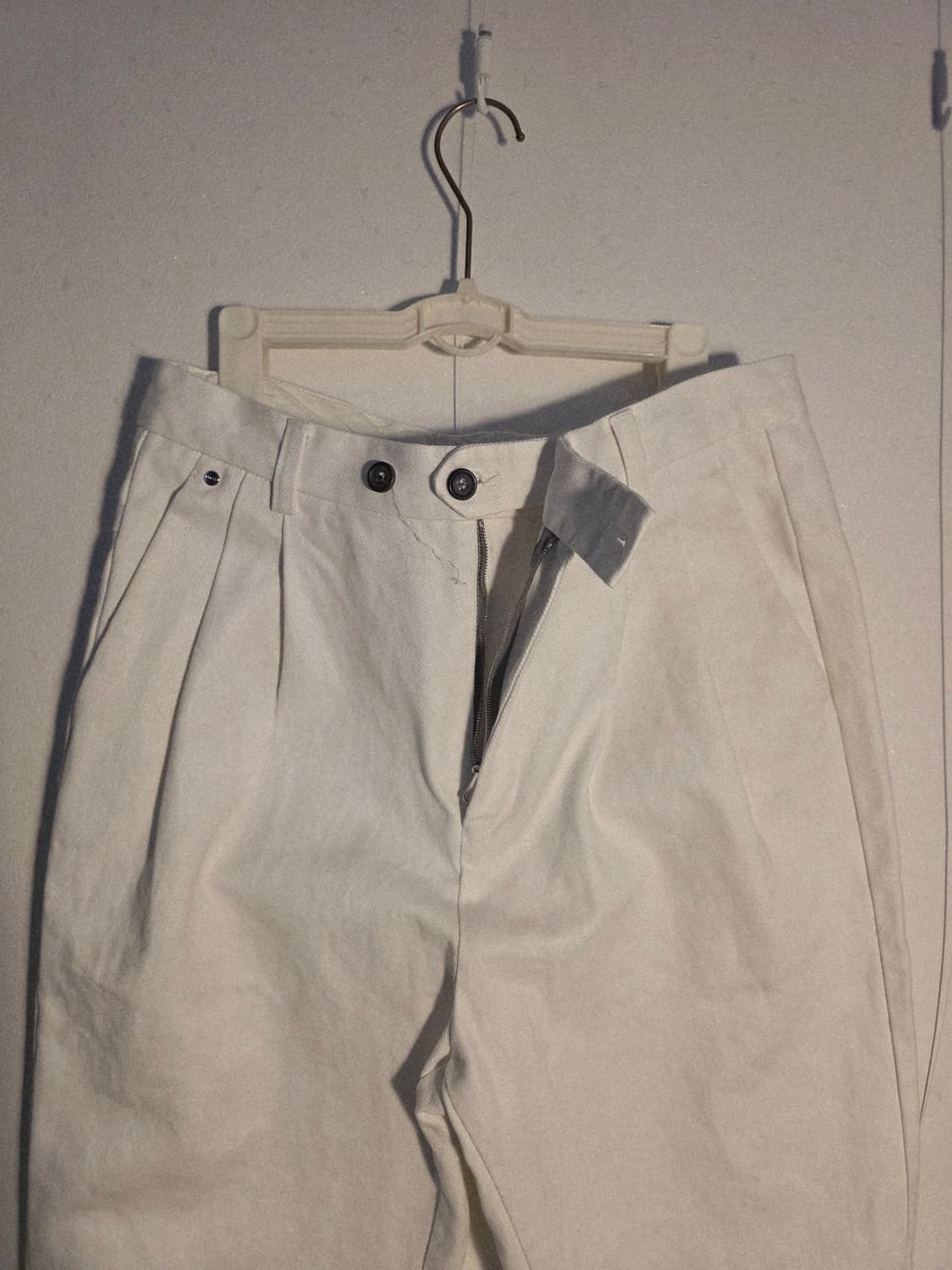 BLESS N°? 
White pintuck pants 상품이미지2