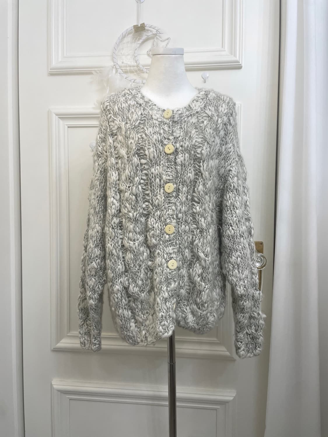 khaki white boucle over sweater cardigan 상품이미지1