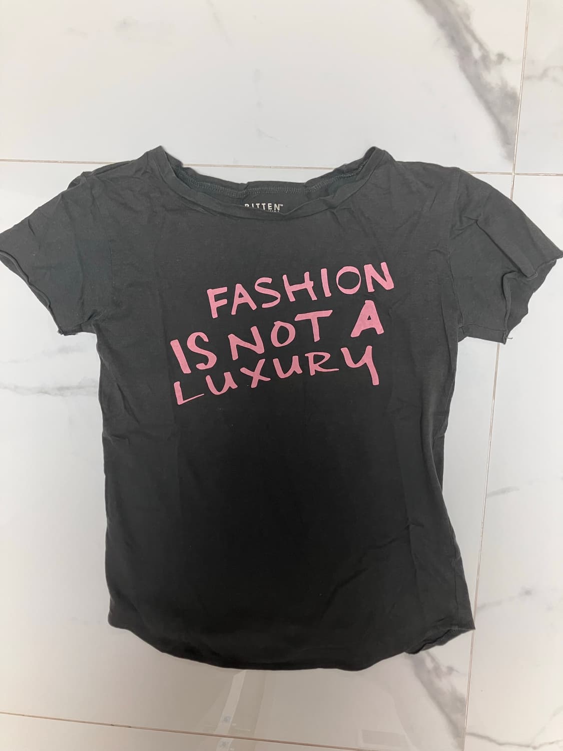 희귀 SJP 사라제시카파커 Y2K 2000s 그래픽 반팔티 챠콜 그레이 상품이미지2