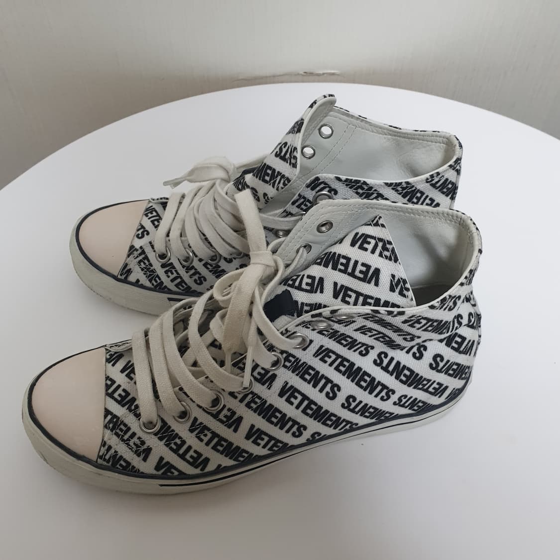 베트멍 로고 패턴 하이탑 스니커즈 상품이미지4
