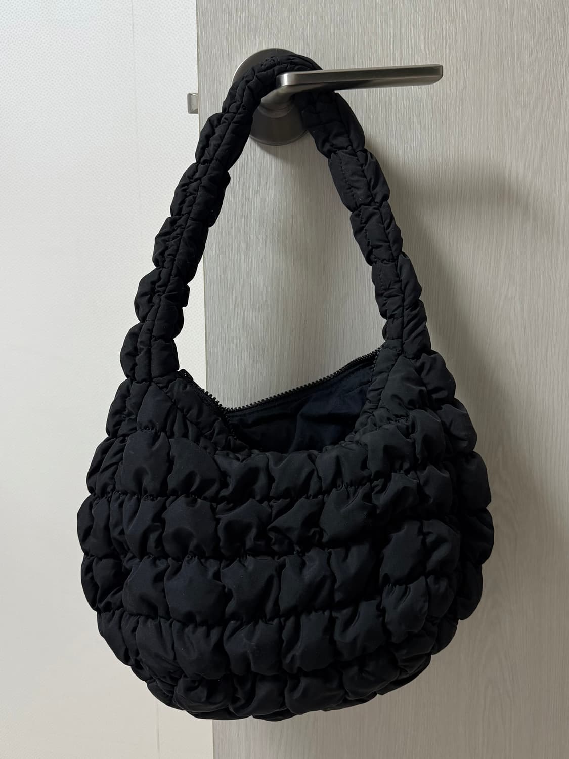 코스 퀄티드 미니백 블랙 상품이미지1