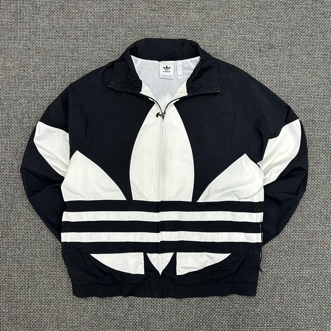 아디다스 신형 빅트레포일 바람막이 XL 상품이미지2