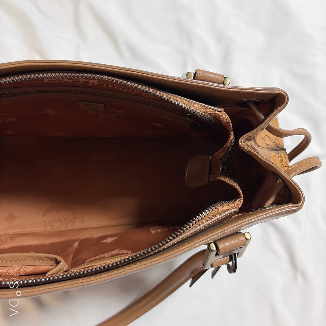 MCM 엠씨엠 로고 패턴 토트백 브라운 상품이미지9