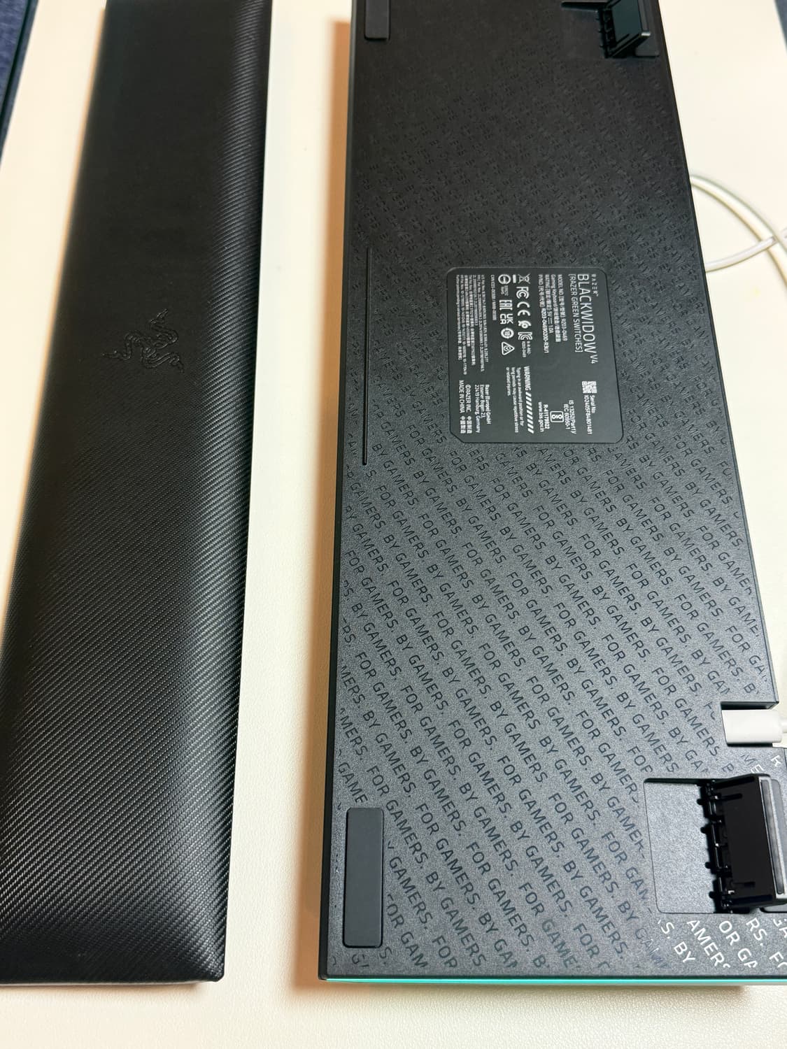 레이저 BlackWidow V4 블랙 색상 유선 키보드 블랙 거의새거 상품이미지5