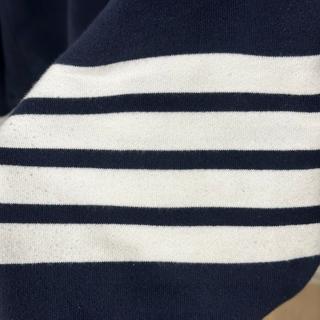 [4] 톰브라운 사선완장 맨투맨 네이비 상품이미지4