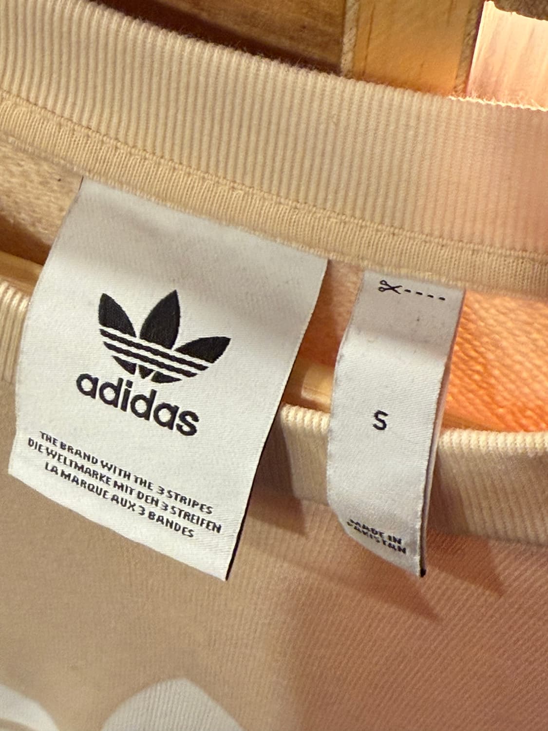 아디다스 빅로고 크림 맨투맨 상품이미지2