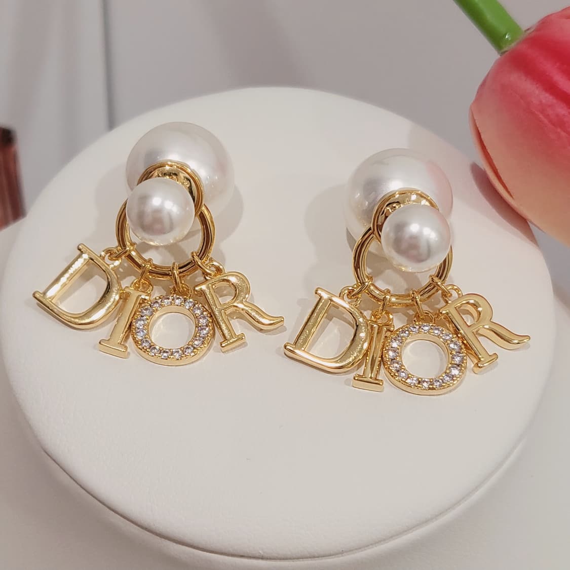 디올 진주로고귀걸이 업사이클링 상품이미지1