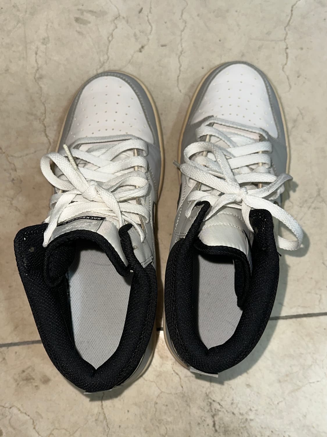 나이키 에어조던1 백보드 미드 US8.5 ,265사이즈 회색 ,화이트 상품이미지2