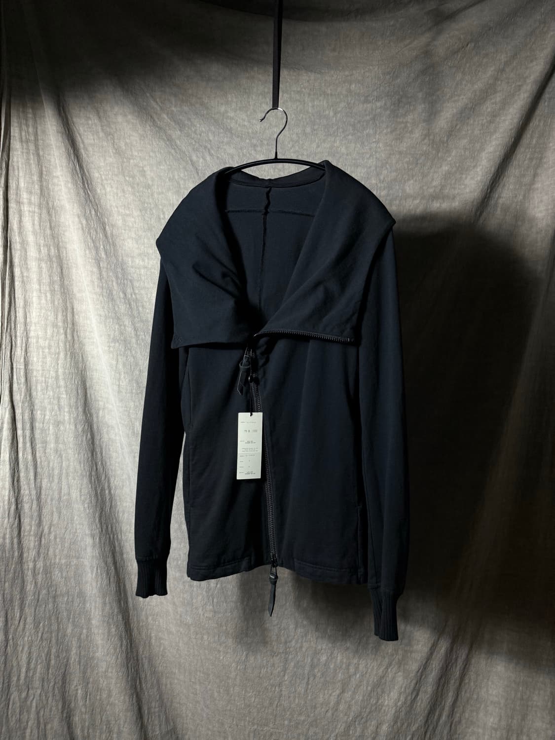 The Viridi-anne Asymmetric Zip Hoodie 상품이미지2