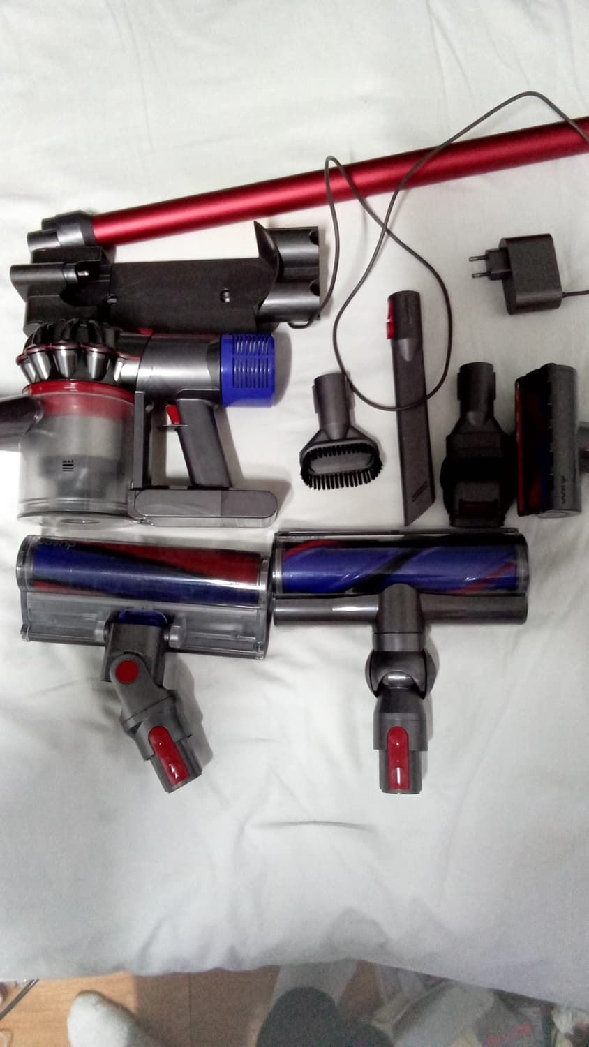 다이슨 V8 카본 앱솔루트 엑스트라 청소기
실버+레드 상품이미지8