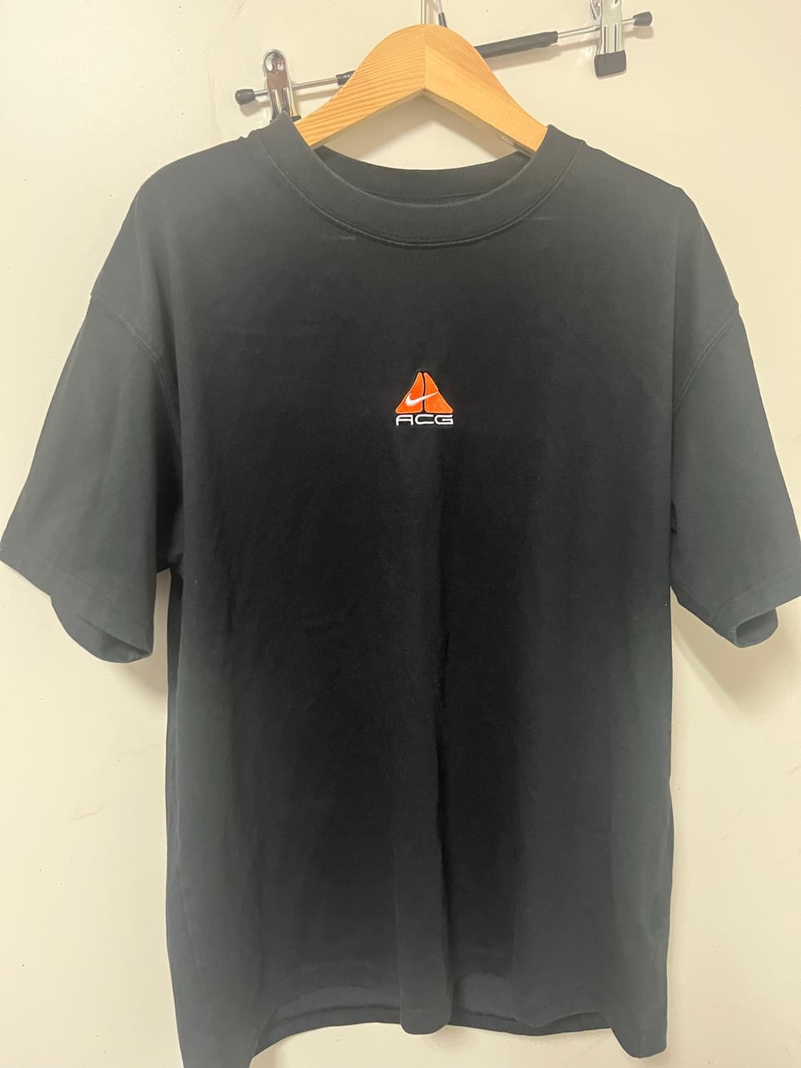 나이키 ACG 스몰로고 반팔 상품이미지1