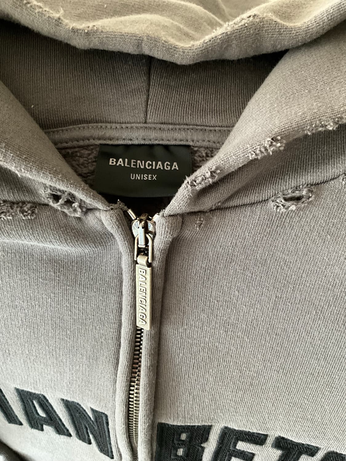 발렌시아가 'HUMAN BEING' 후디 상품이미지4