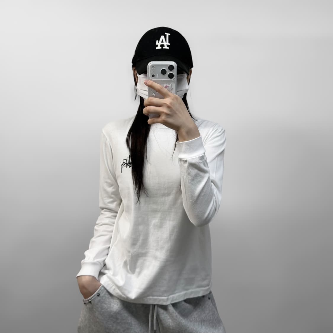스투시 베이직 로고 롱슬리브 화이트 상품이미지1