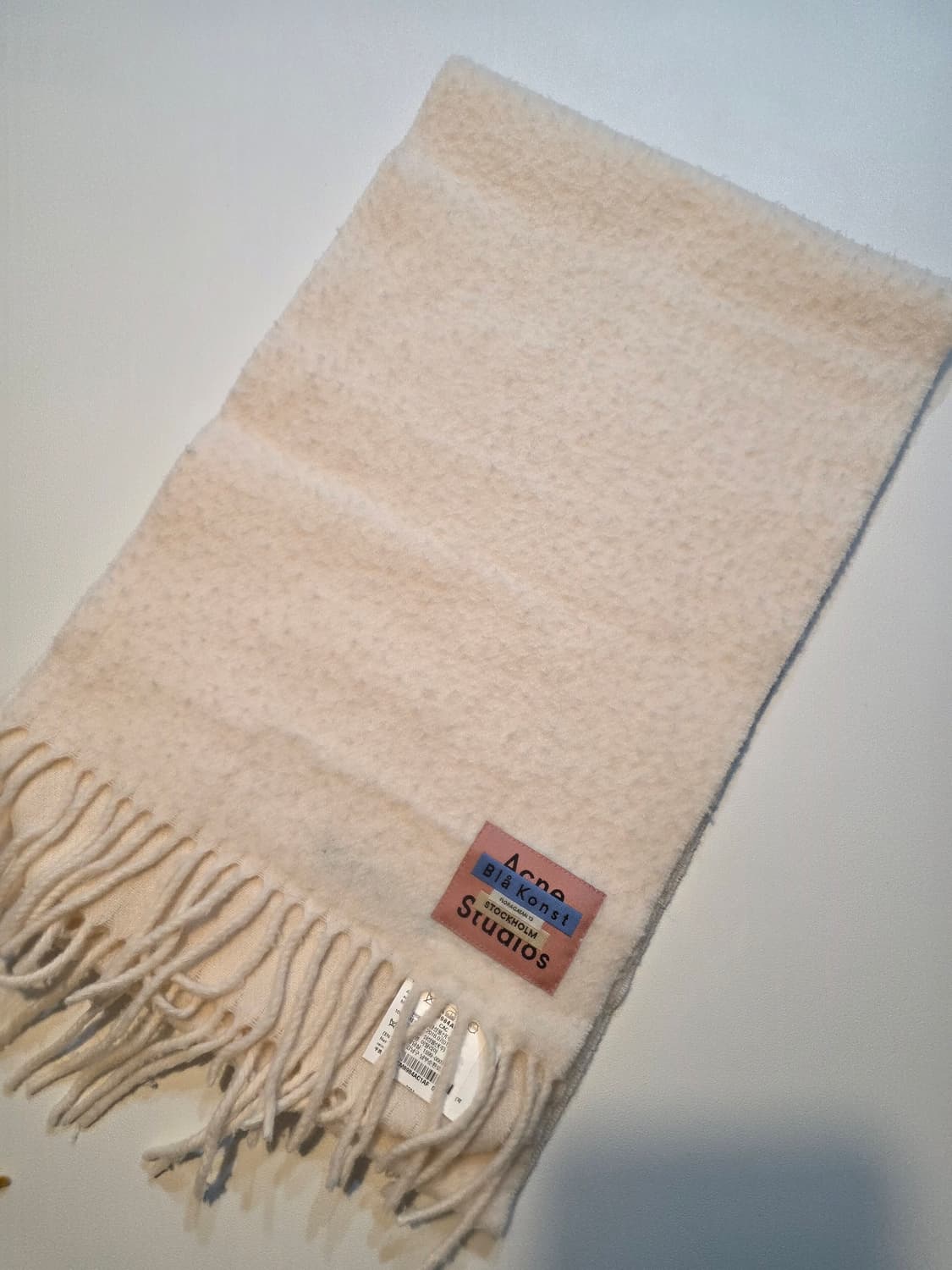 아크네 스튜디오 크림컬러 울 머플러 새제품 판매합니다 상품이미지1