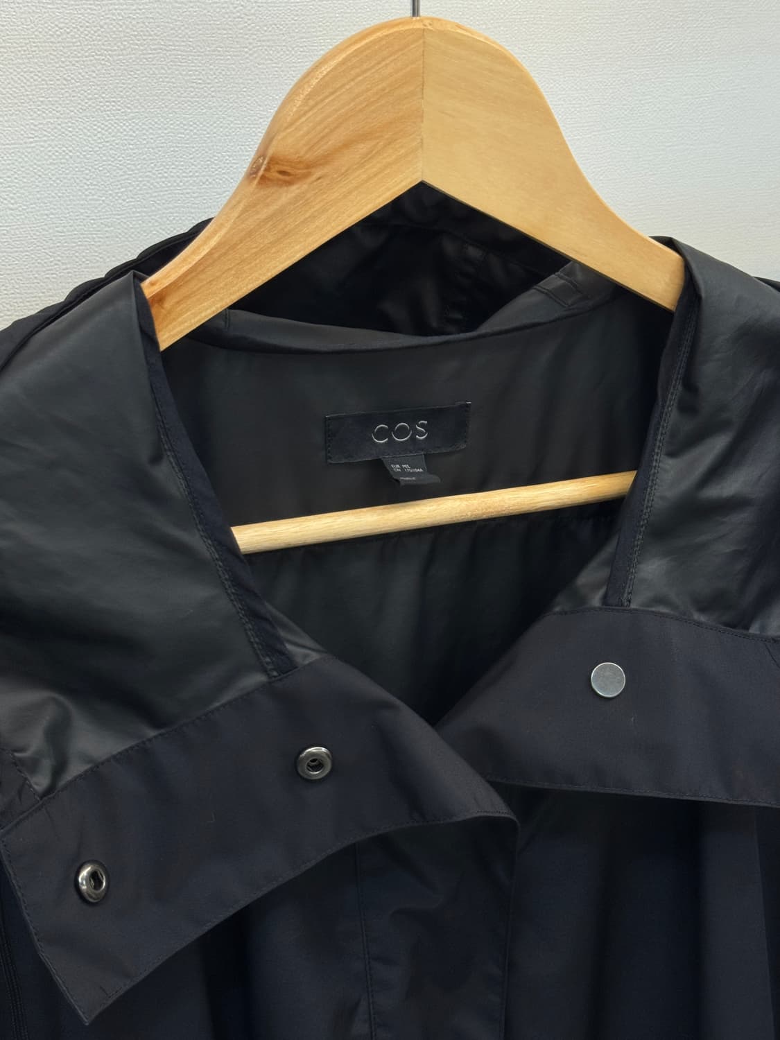 코스 라이트 패커블 레인코트 블랙 상품이미지2