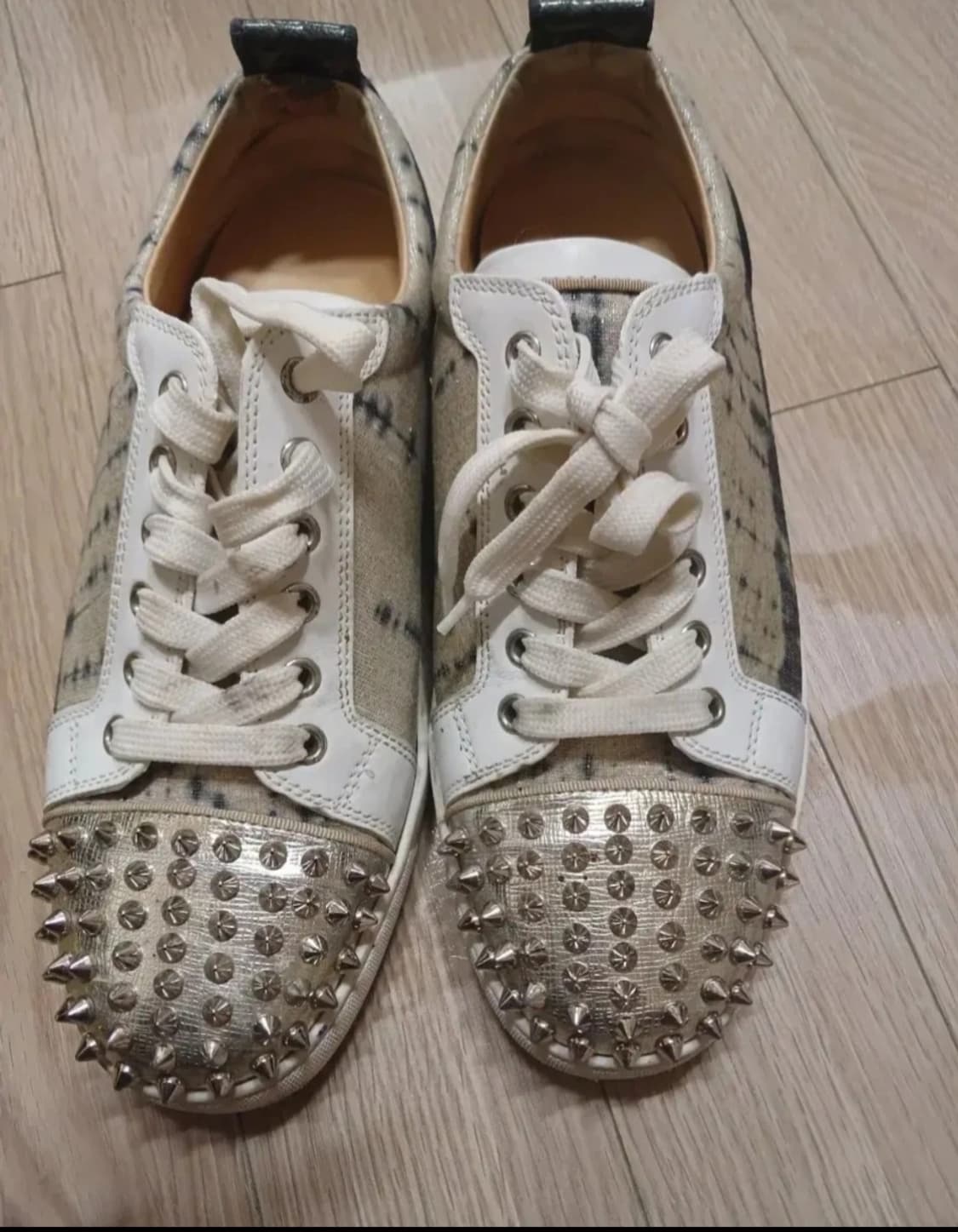 크리스찬 루부탱 스터드 스니커즈 40.5 상품이미지1