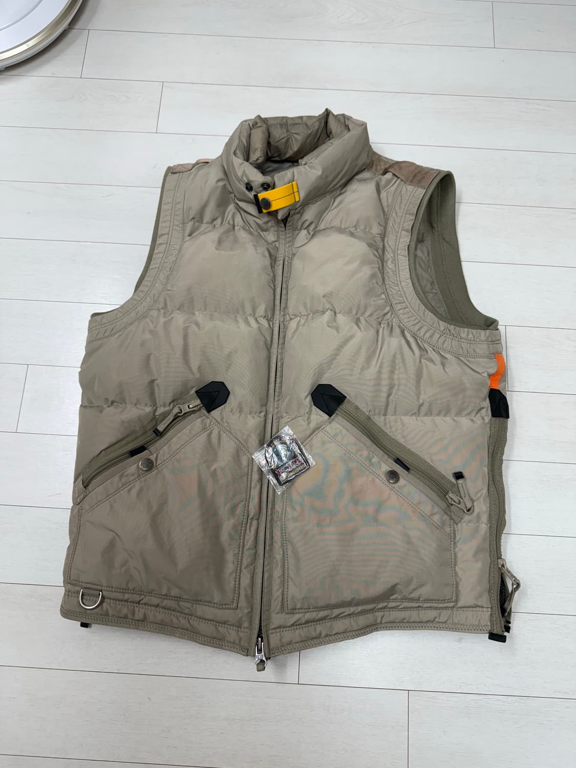 파라점퍼스  조끼 패딩 L 사이즈  은은한 베이지톤좋습니다 좋은 상품이미지1