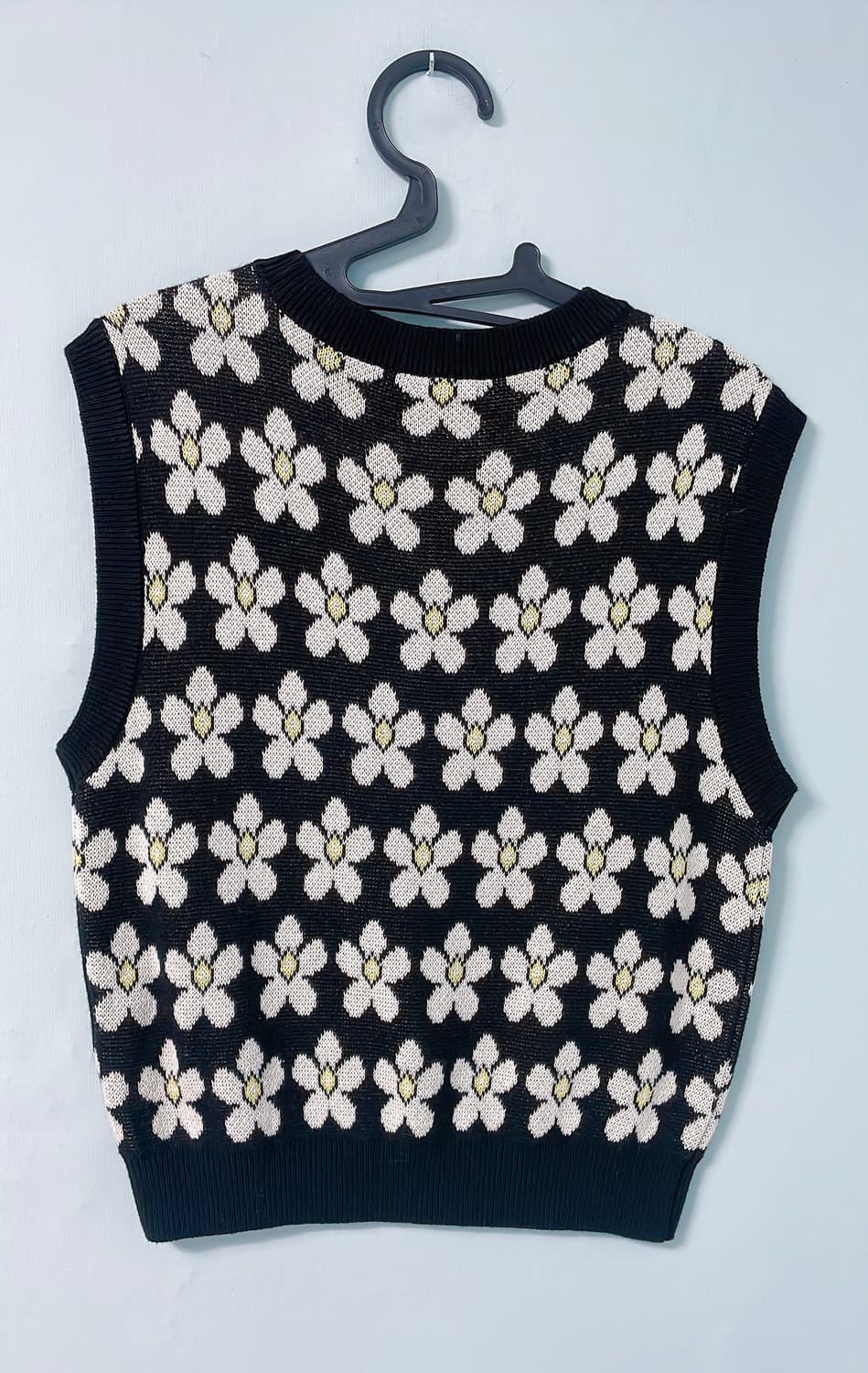 잇미샤 플라워 니트 베스트-블랙 상품이미지2