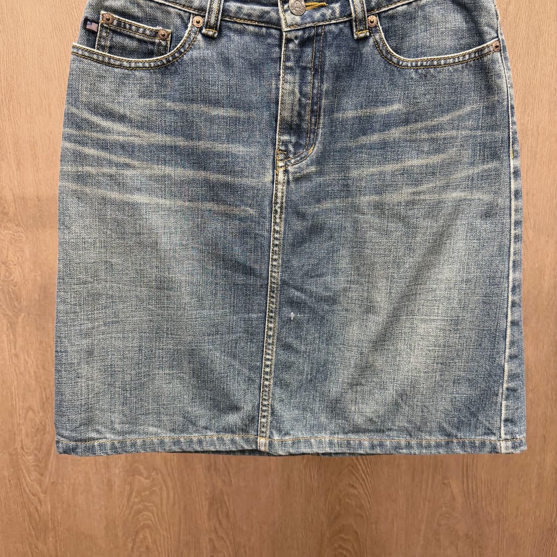 폴로 진스 데님 미니 스커트 빈티지 워싱 레더 패치 디테일 중청 상품이미지5