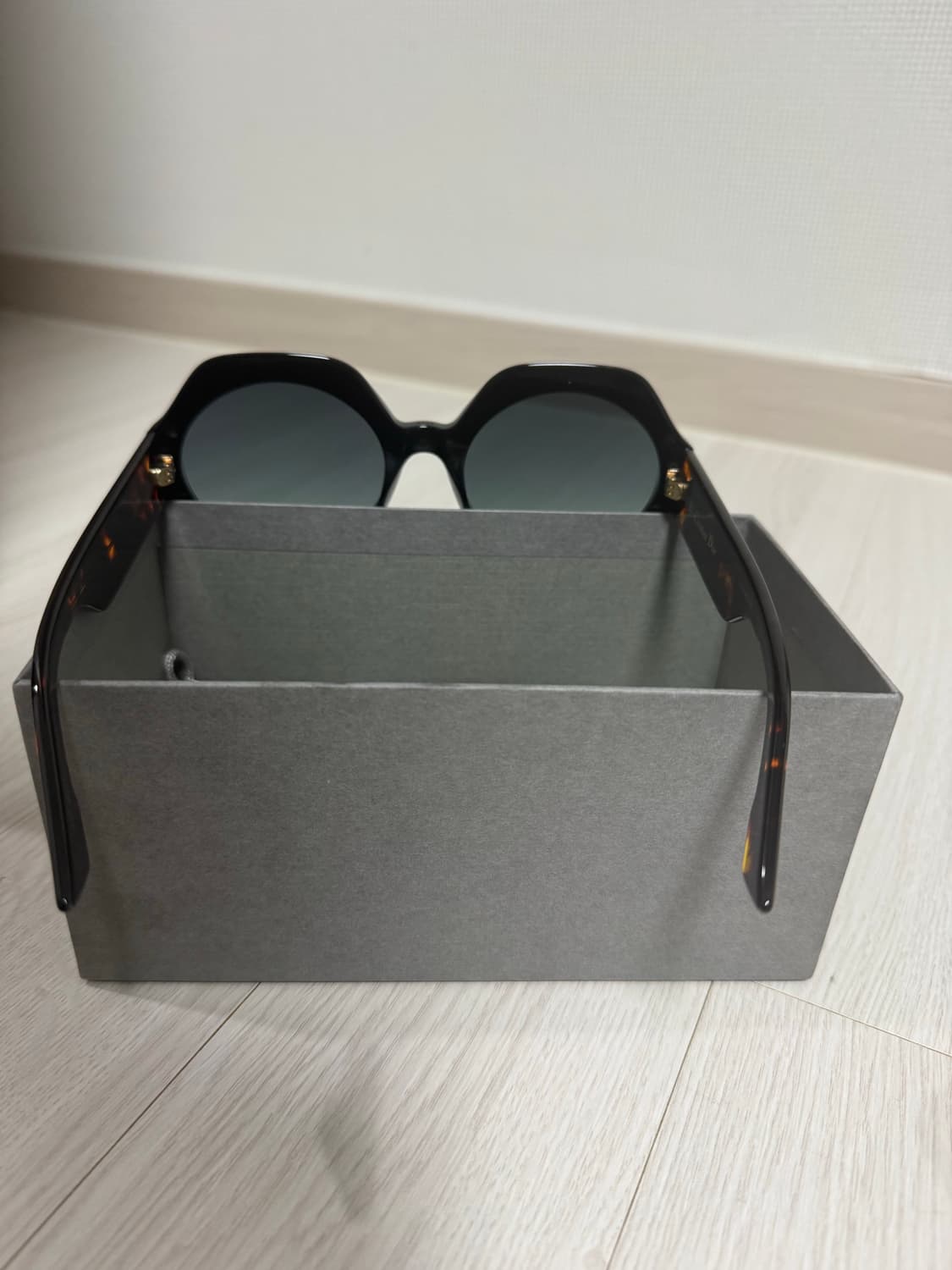 디올 선글라스 (남녀공용). 매장구매.  상품이미지6