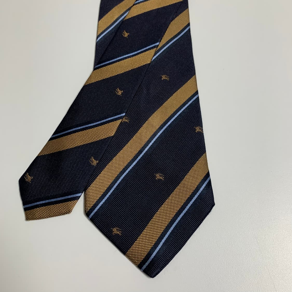 버버리 레지멘탈 클래식디자인 모노그램 명품넥타이 A+등급 상품이미지4