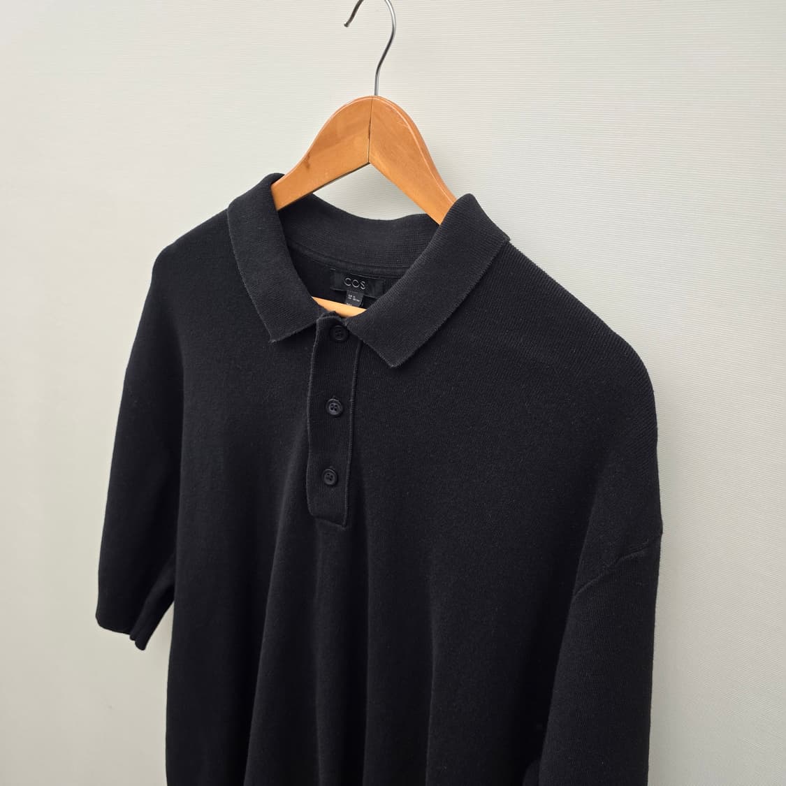 COS 코스 블랙 반팔 카라티 상품이미지3