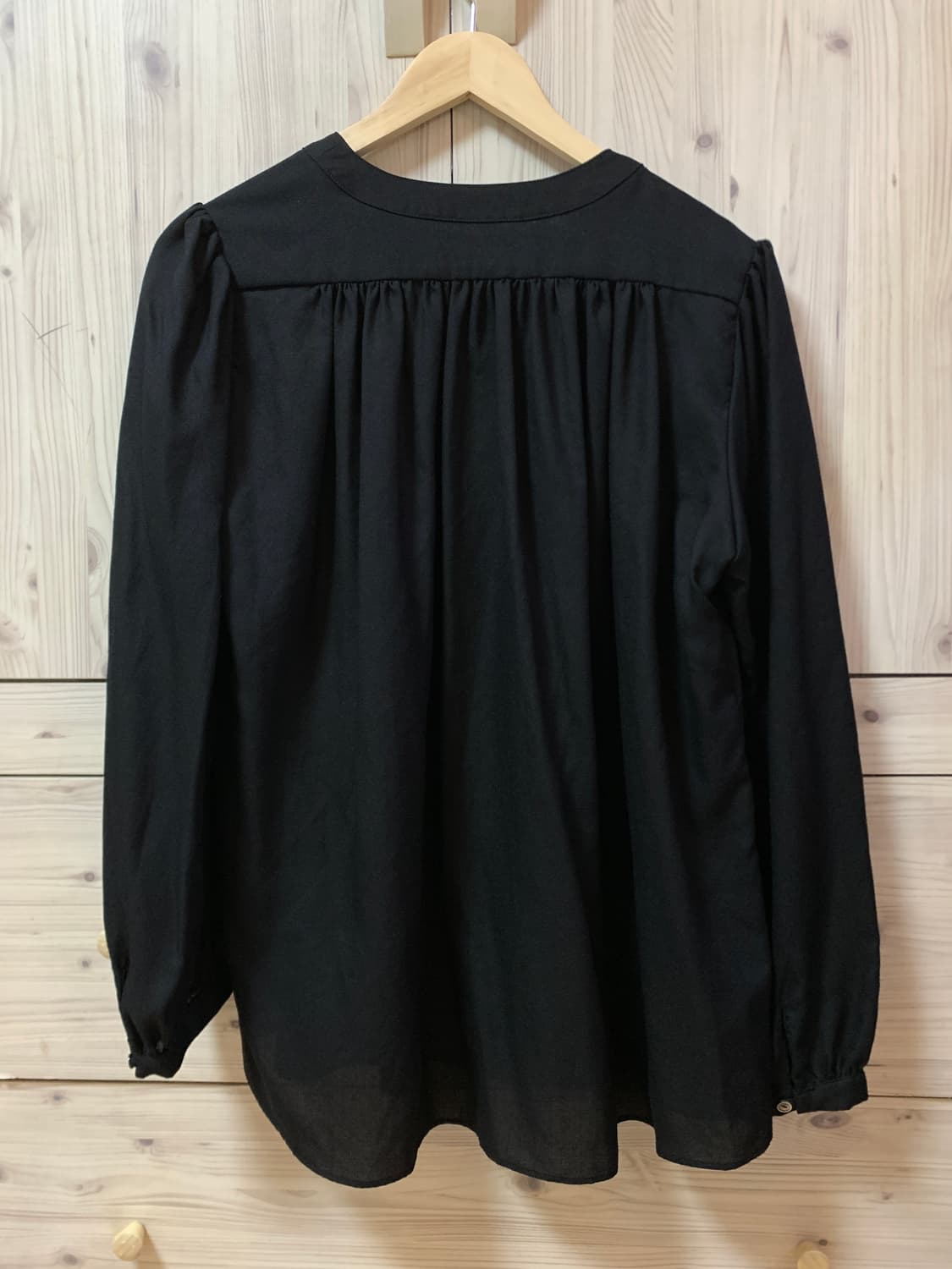 킨더살몬  gather blouse black 상품이미지6