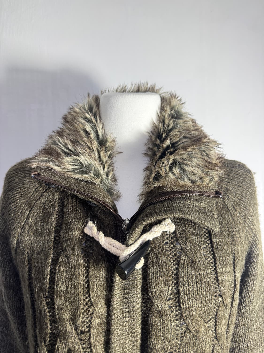 Sorridere 퍼 칼라 토글 니트집업 y2k 상품이미지5