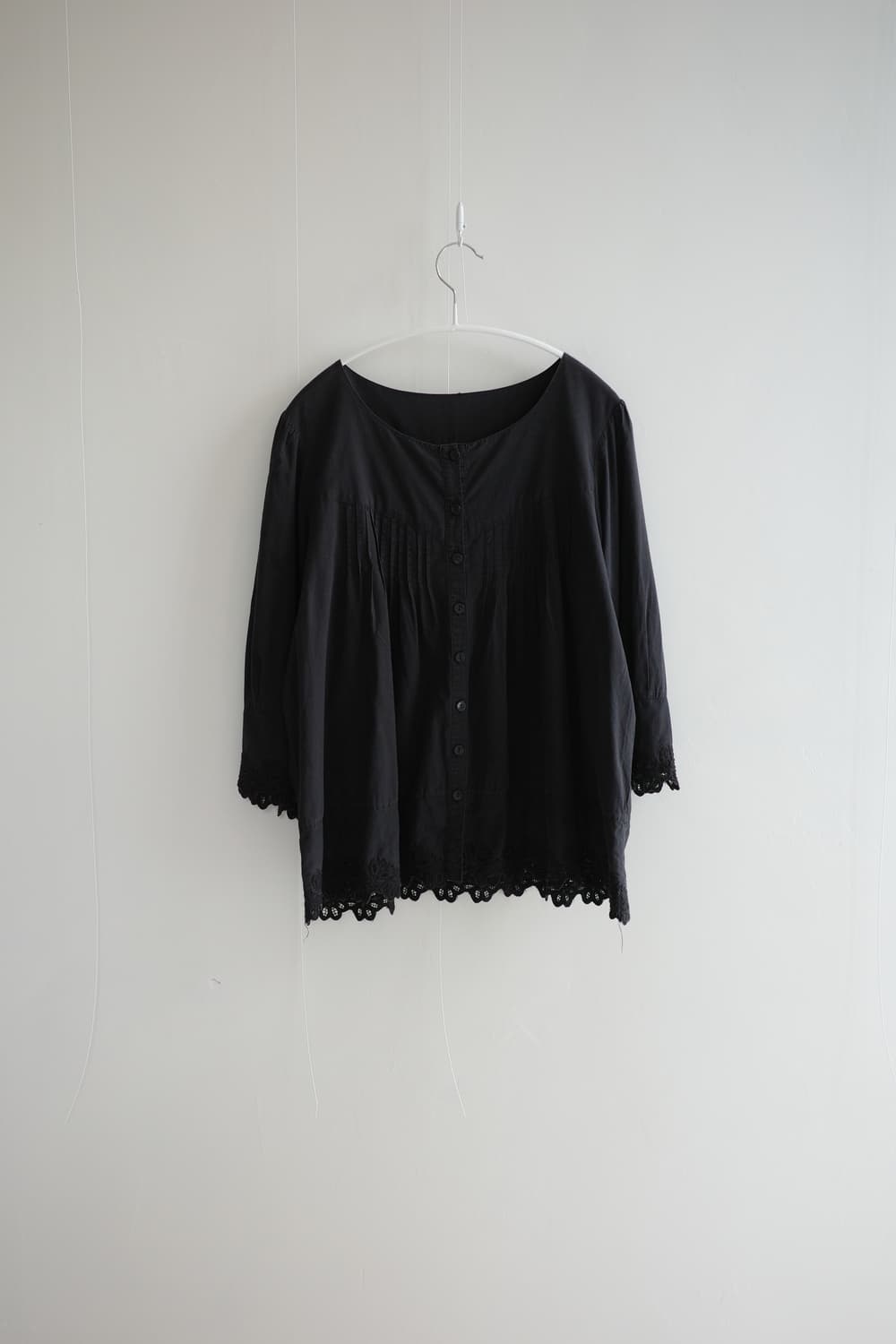 Black buttoned shirring blouse 상품이미지1