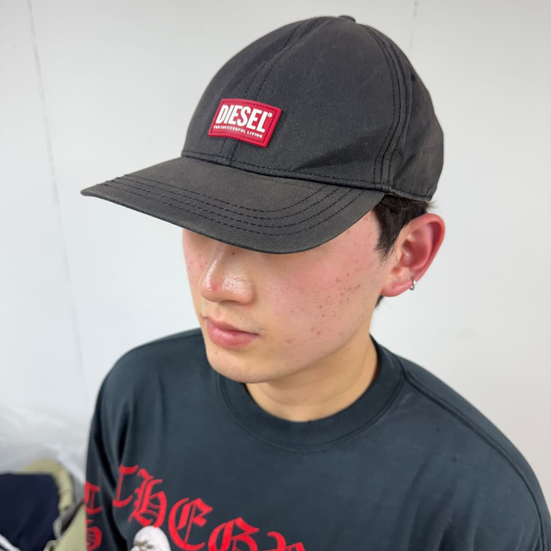 DIESEL 디젤 블랙 로고 볼캡 Free size - 착샷 o 상품이미지5