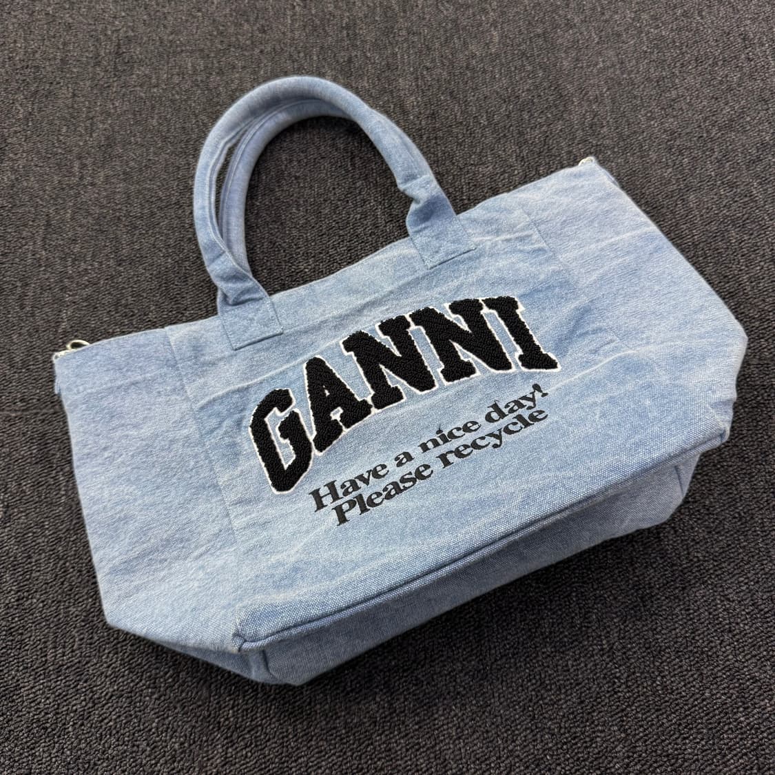 GANNI 가니 로고 데님 토트백 상품이미지1