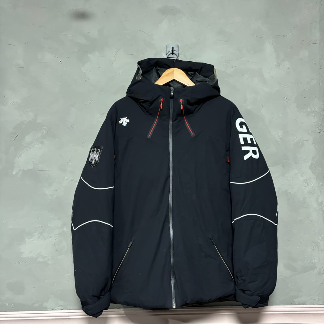 데상트 GER 독일 구스다운 패딩 상품이미지1