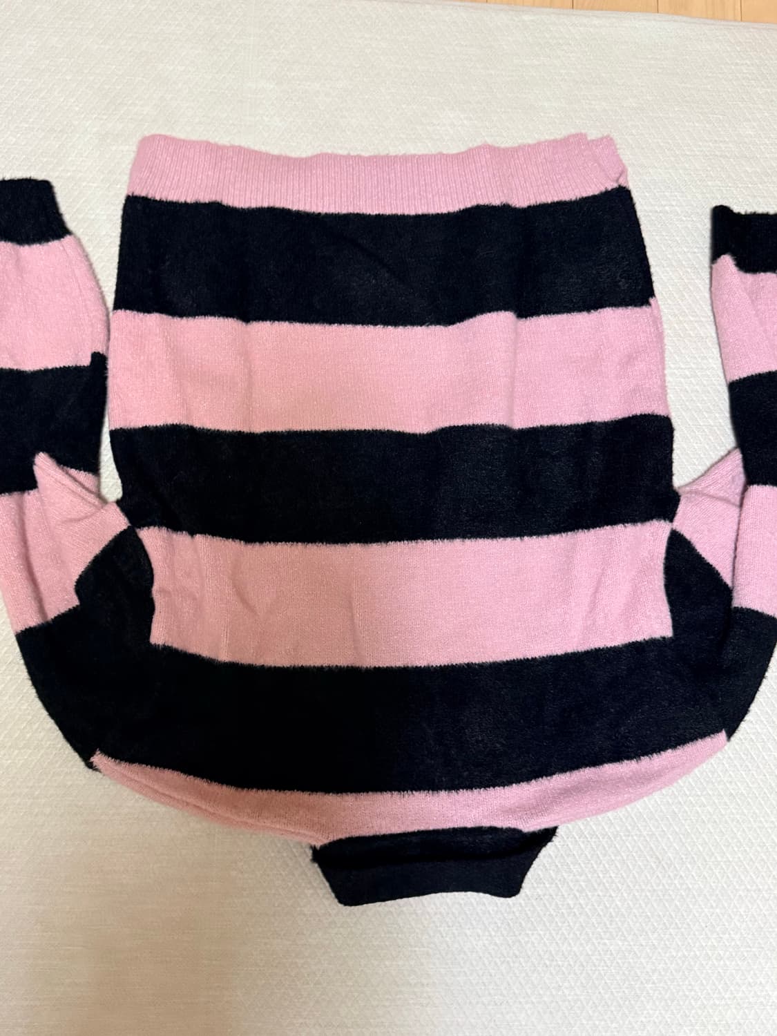 라티젠 L13 럭비 볼드 니트 핑크블랙 (제니착용) 상품이미지7