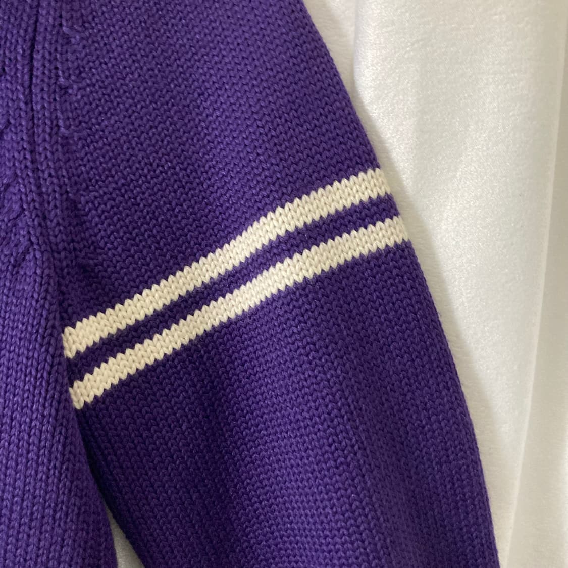 라코스테 퍼플 빅로고 브이넥 니트 상품이미지4