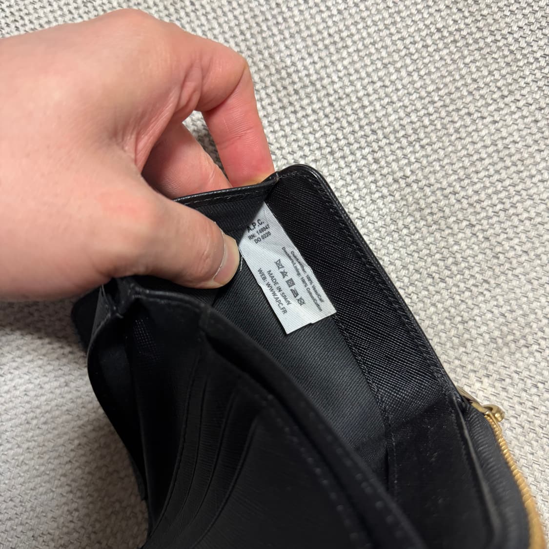 A.P.C. 엠마누엘 컴팩트 반지갑 상품이미지4