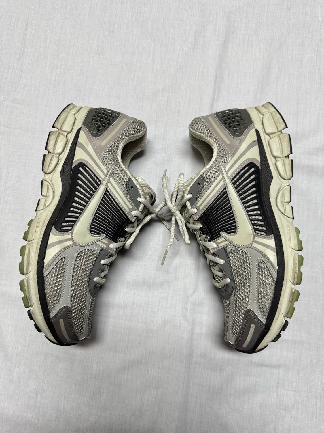 w 나이키 줌 보메로5 코블스톤 / 285사이즈 / 10회미만 착용 상품이미지4