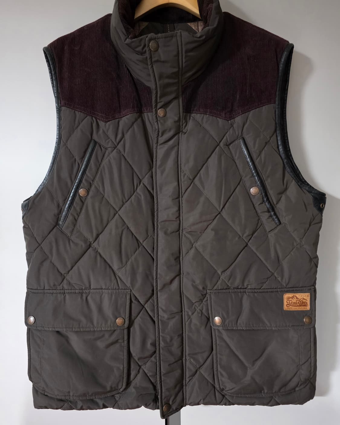 올젠 테라노바 덕다운 베스트조끼.   
싸이즈 105 상품이미지1