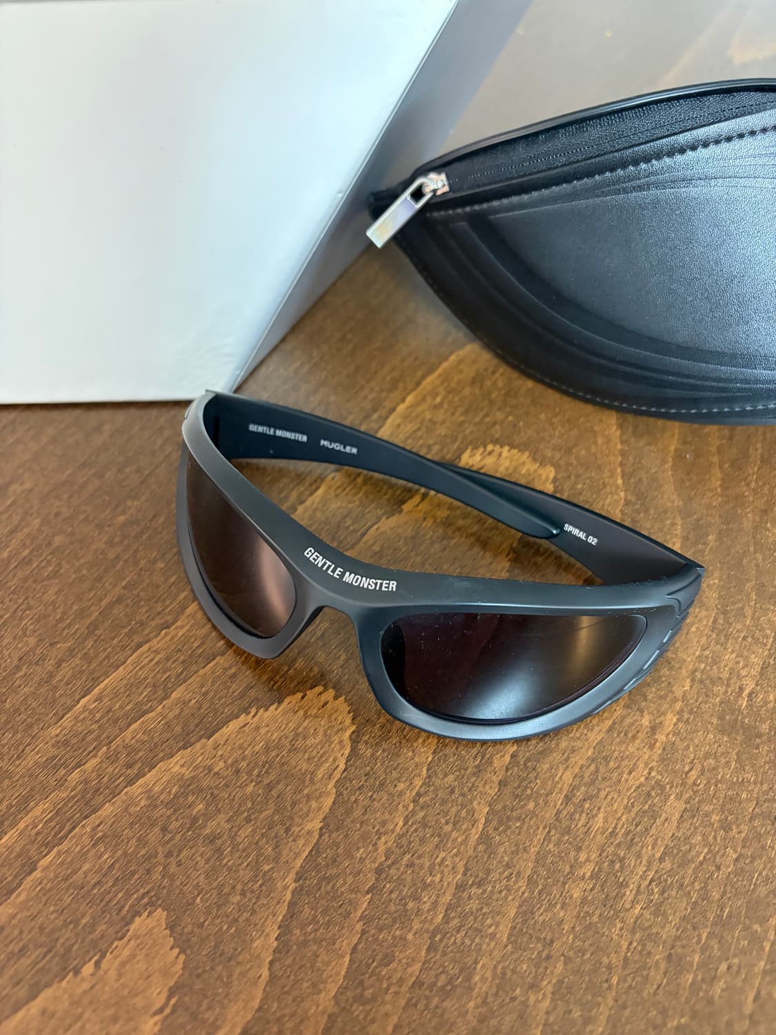 젠틀몬스터 뮈글러 spiral 02 상품이미지1