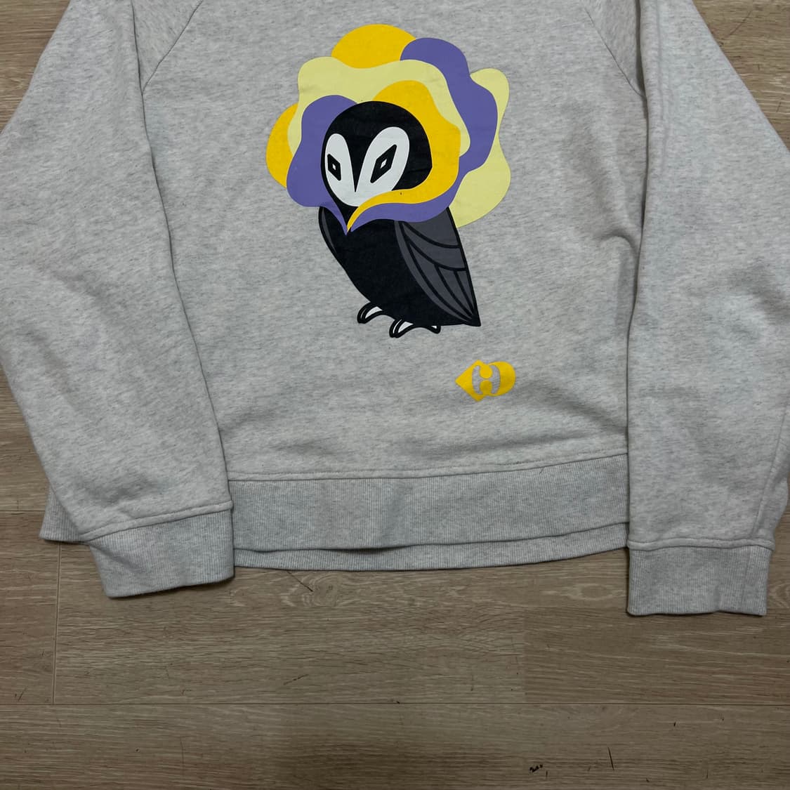 럭키슈에뜨 여성 빅로고 프린팅 맨투맨 [크림] 38 상품이미지3