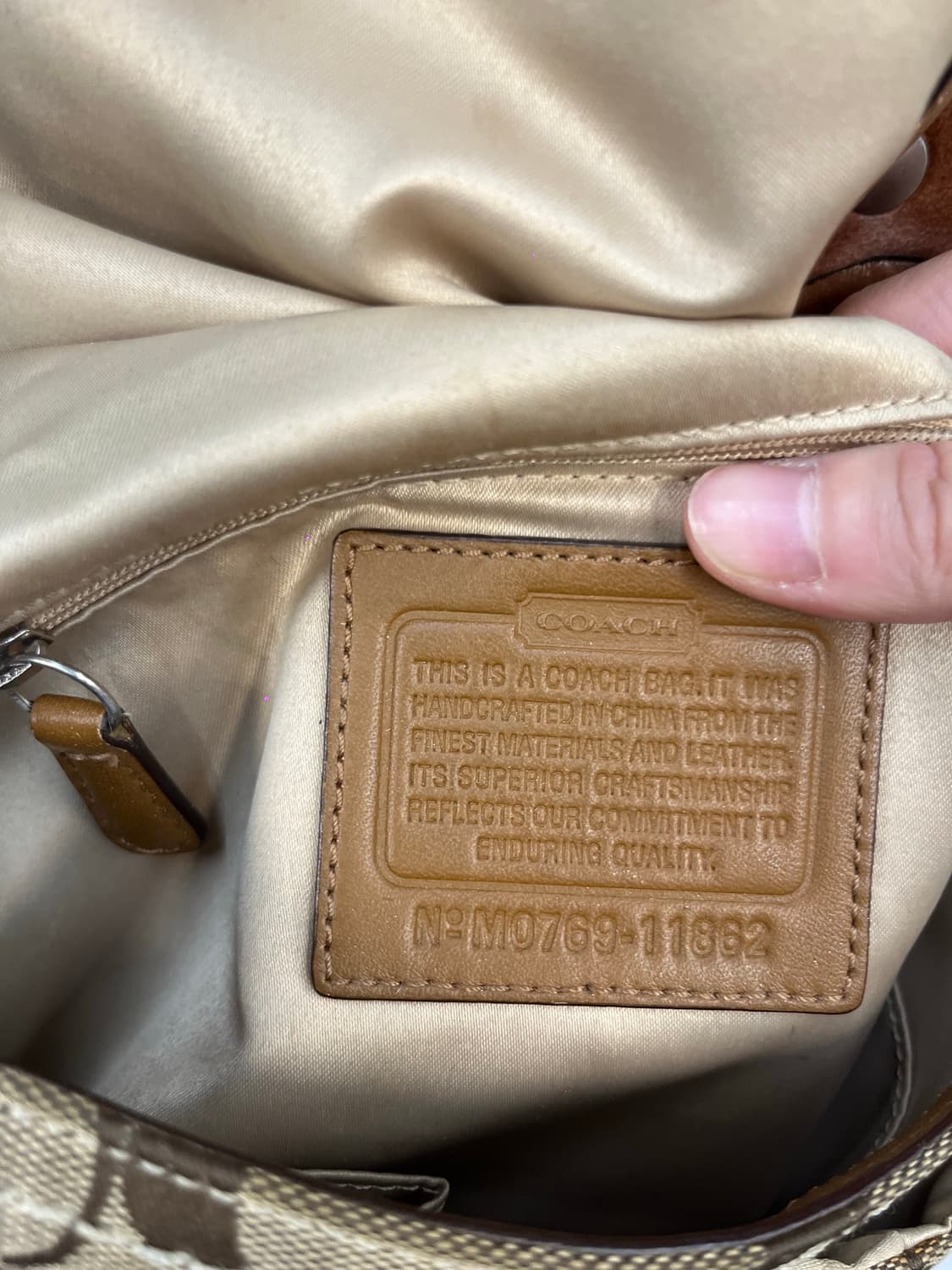 Coach Front Pocket Beige Solder Bag 상품이미지10