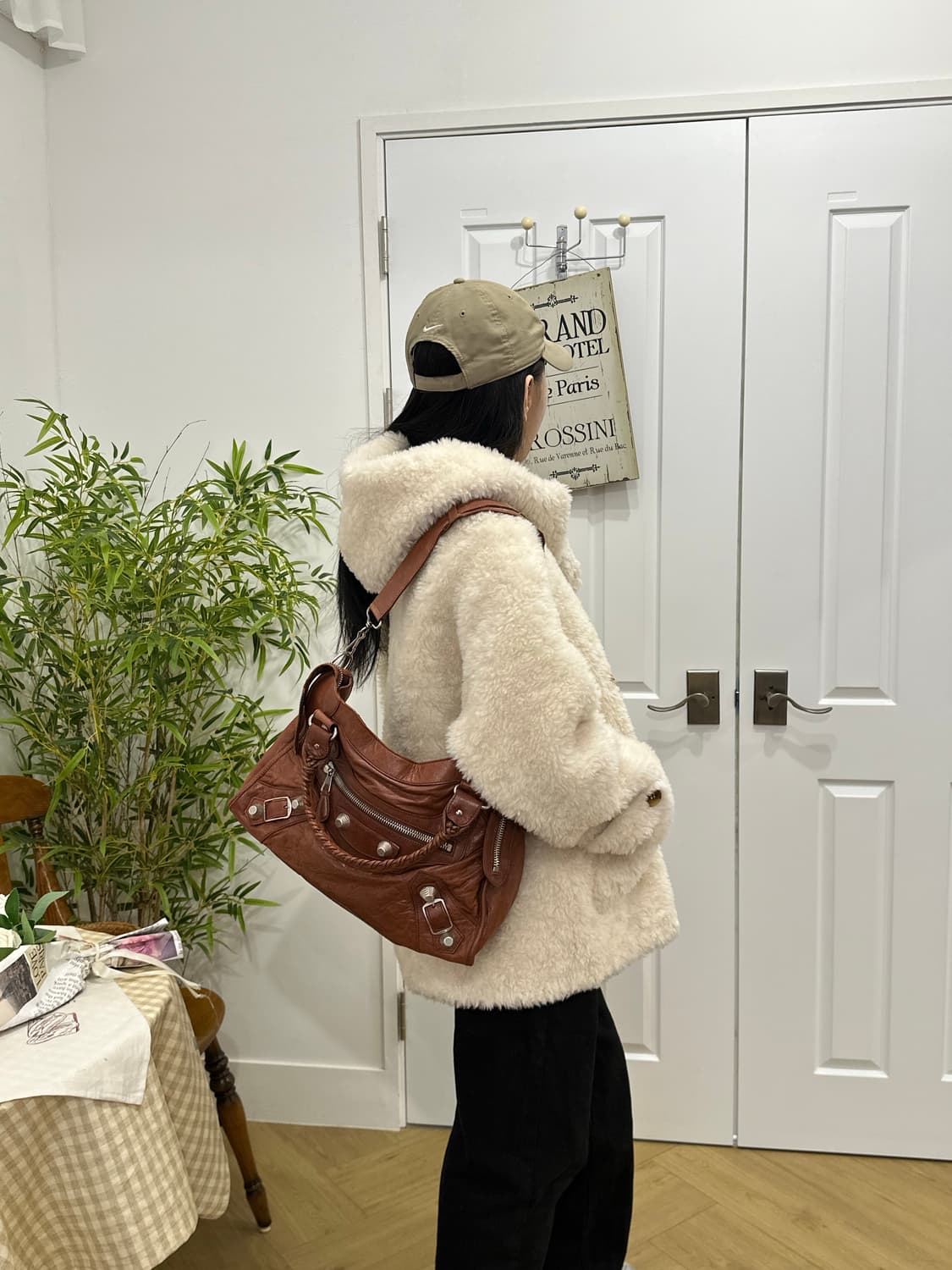 [A 정품] 발렌시아가 자이언트 시티 모터백 미디움 브라운 상품이미지5