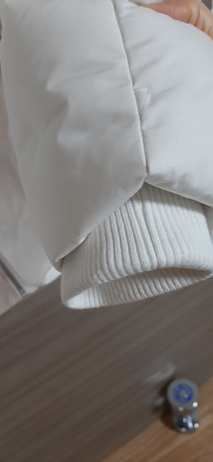 게스 화이트 패딩 상태굿  상품이미지8